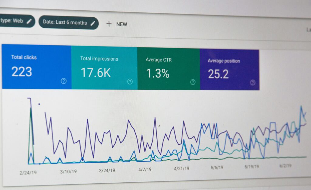 stephen-phillips-hostreviews-co-uk-shr_Xn8S8QU-unsplash Zašto je SEO ključan za uspjeh vašeg poslovanja i kako započeti s optimizacijom - google search console - creatiba hub blog